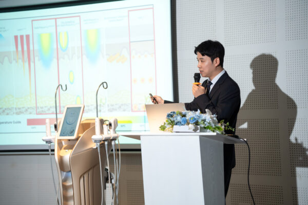 Dr. Hong Wonkyu trình bày tại Hội thảo