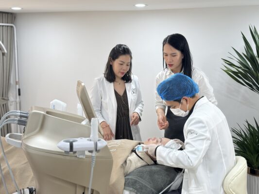 SnowFox trực tiếp đào tạo chuyên sâu, hướng dẫn sử dụng thiết bị và demo trên khách hàng thực tế