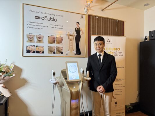 Dr.Seo DongHoon trực tiếp hướng dẫn thiết bị