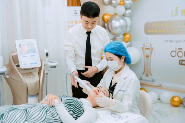 SnowFox trực tiếp đào tạo chuyên sâu, hướng dẫn sử dụng thiết bị và demo trên khách hàng thực tế